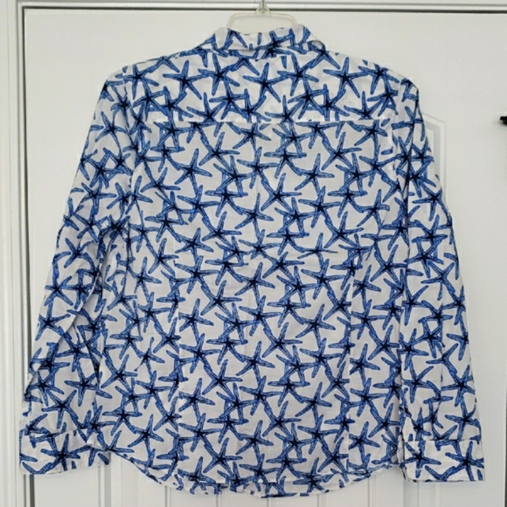 Crown & Ivy Starfish Print Button-Up Shirt - Picture 7 of 8